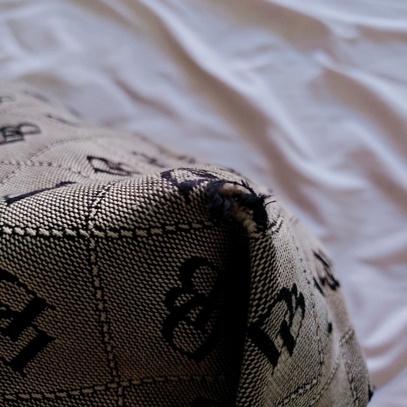 Handbags - Picture 3 of 4